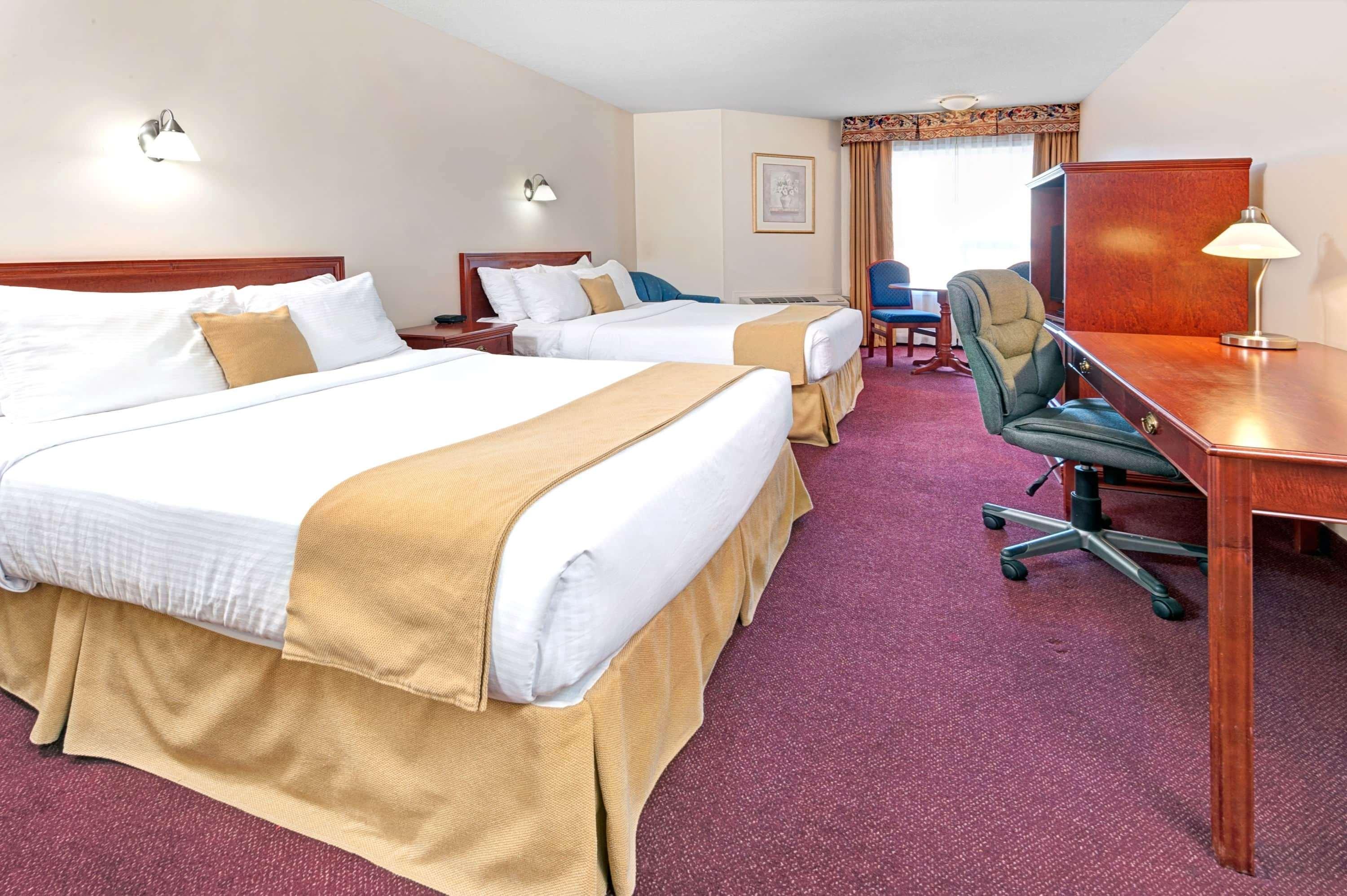 Quality Inn & Suites Edmonton International Airport Ледук Экстерьер фото