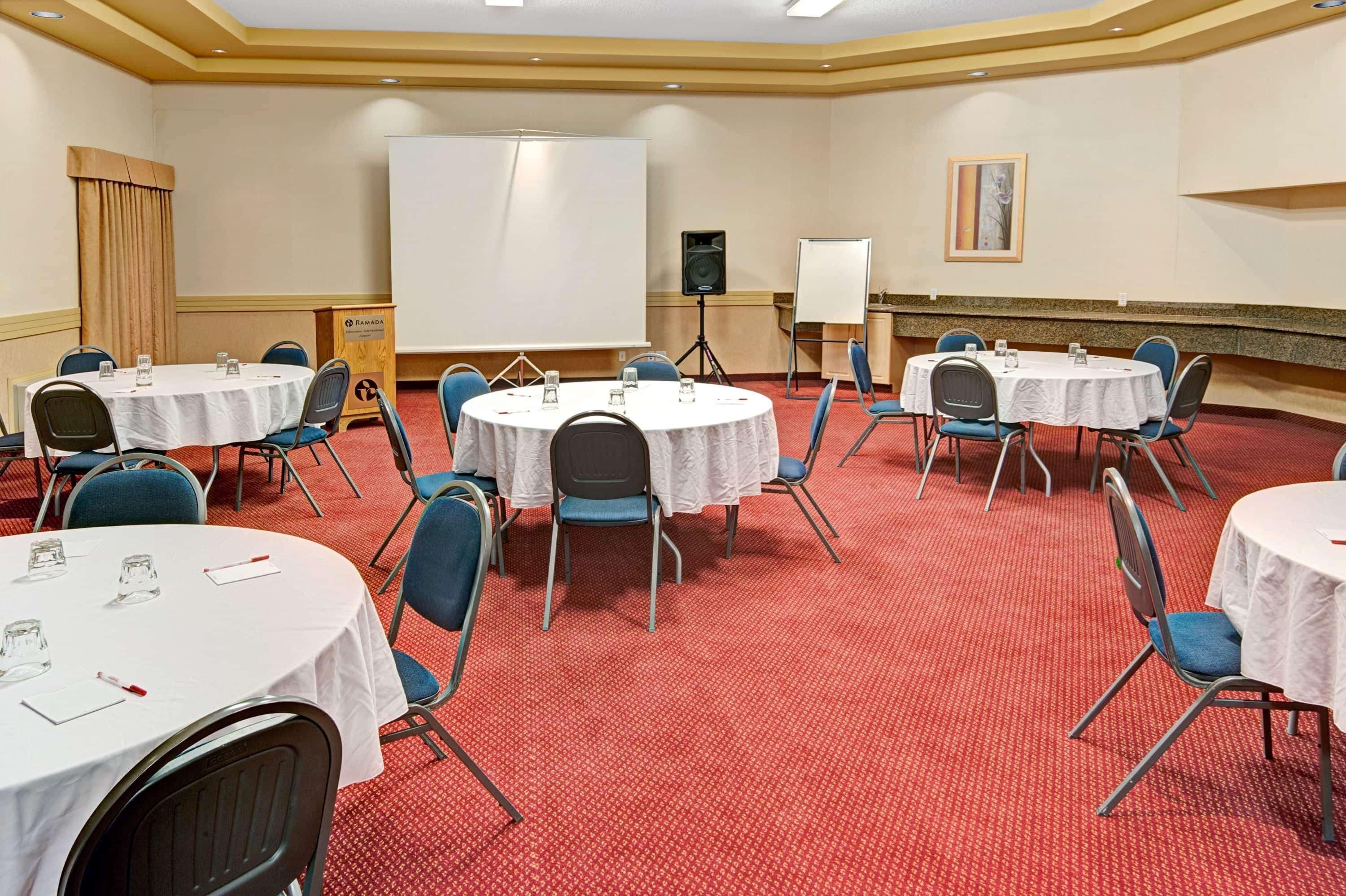 Quality Inn & Suites Edmonton International Airport Ледук Экстерьер фото