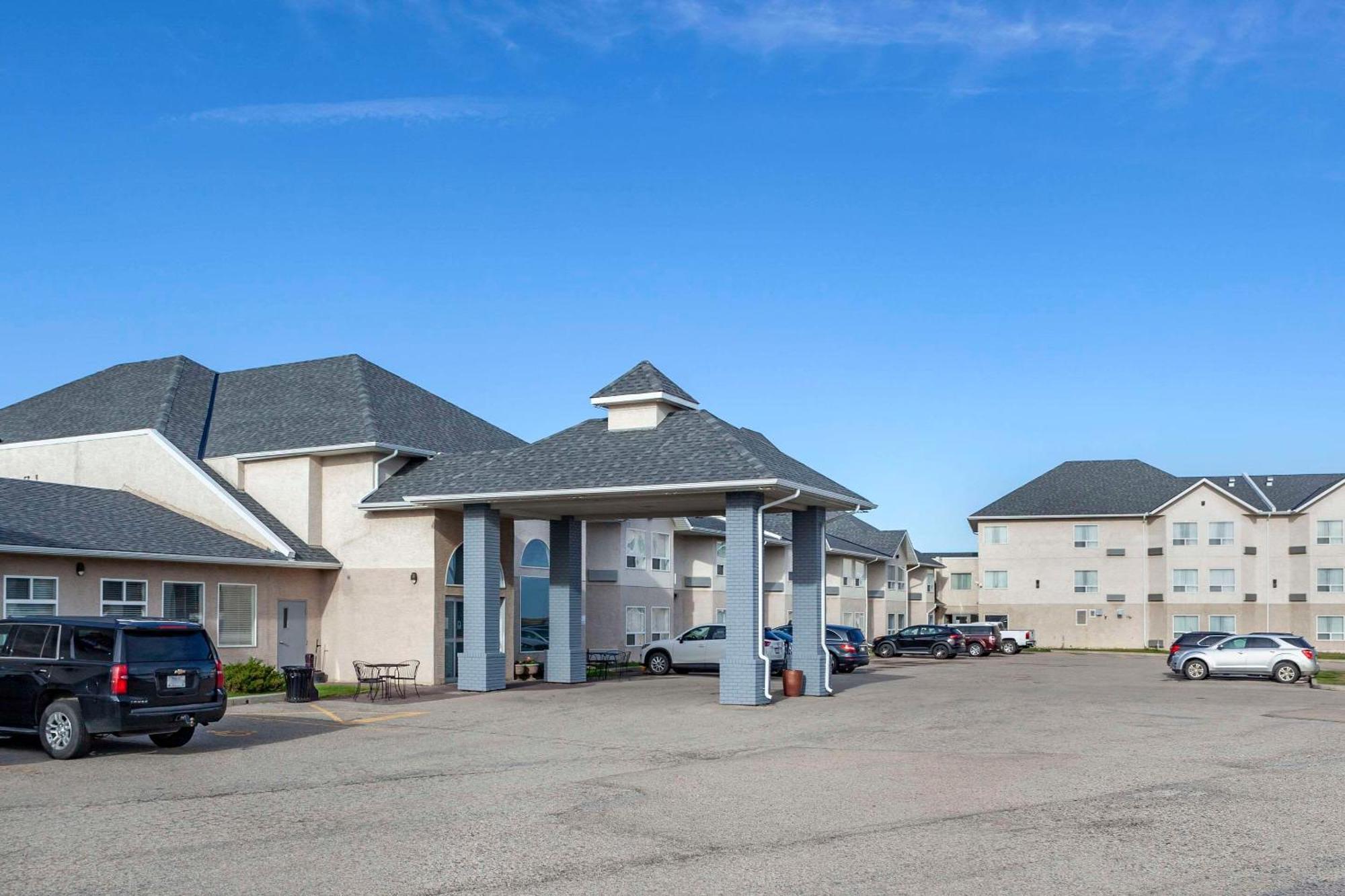 Quality Inn & Suites Edmonton International Airport Ледук Экстерьер фото