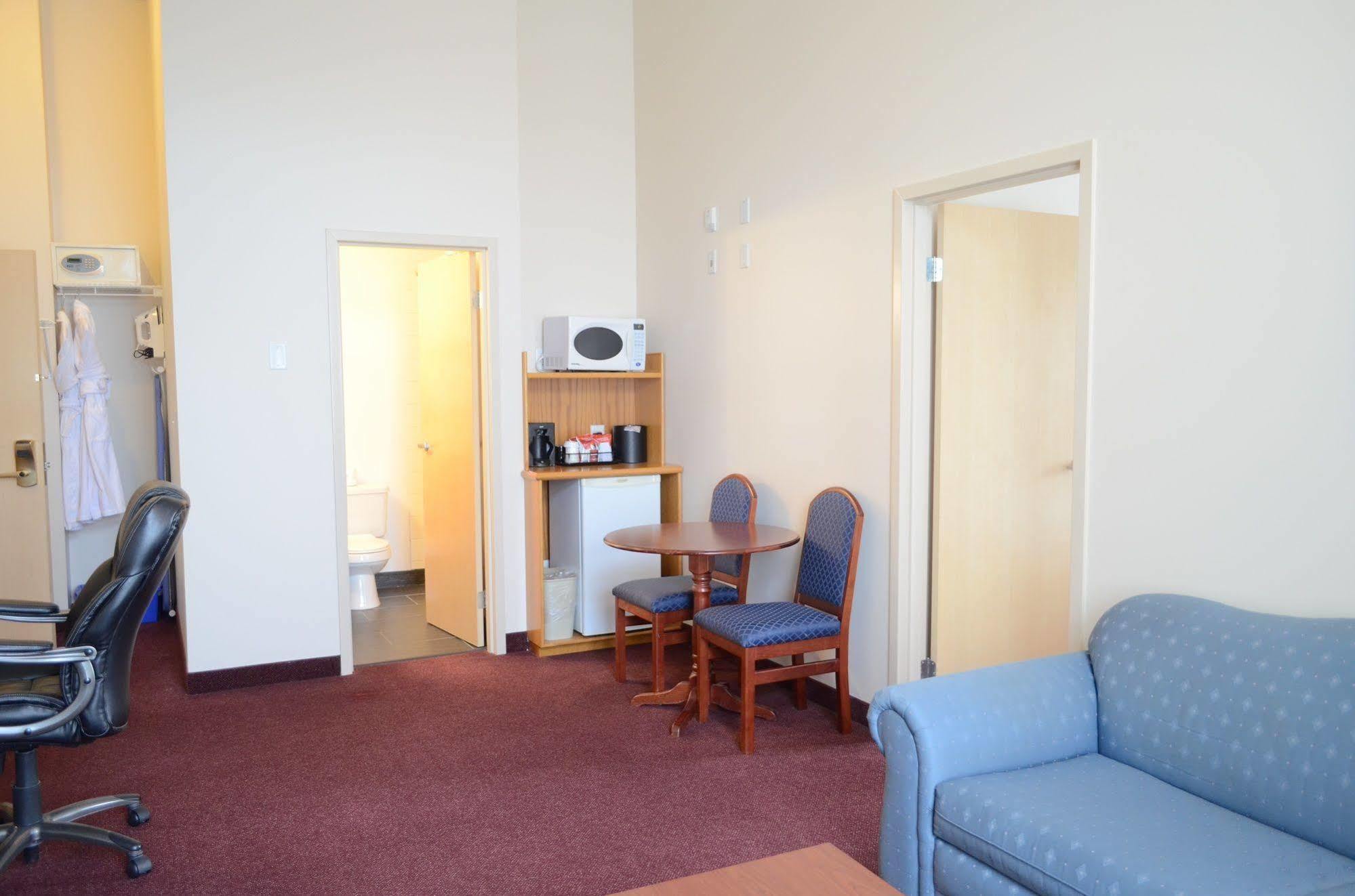 Quality Inn & Suites Edmonton International Airport Ледук Экстерьер фото