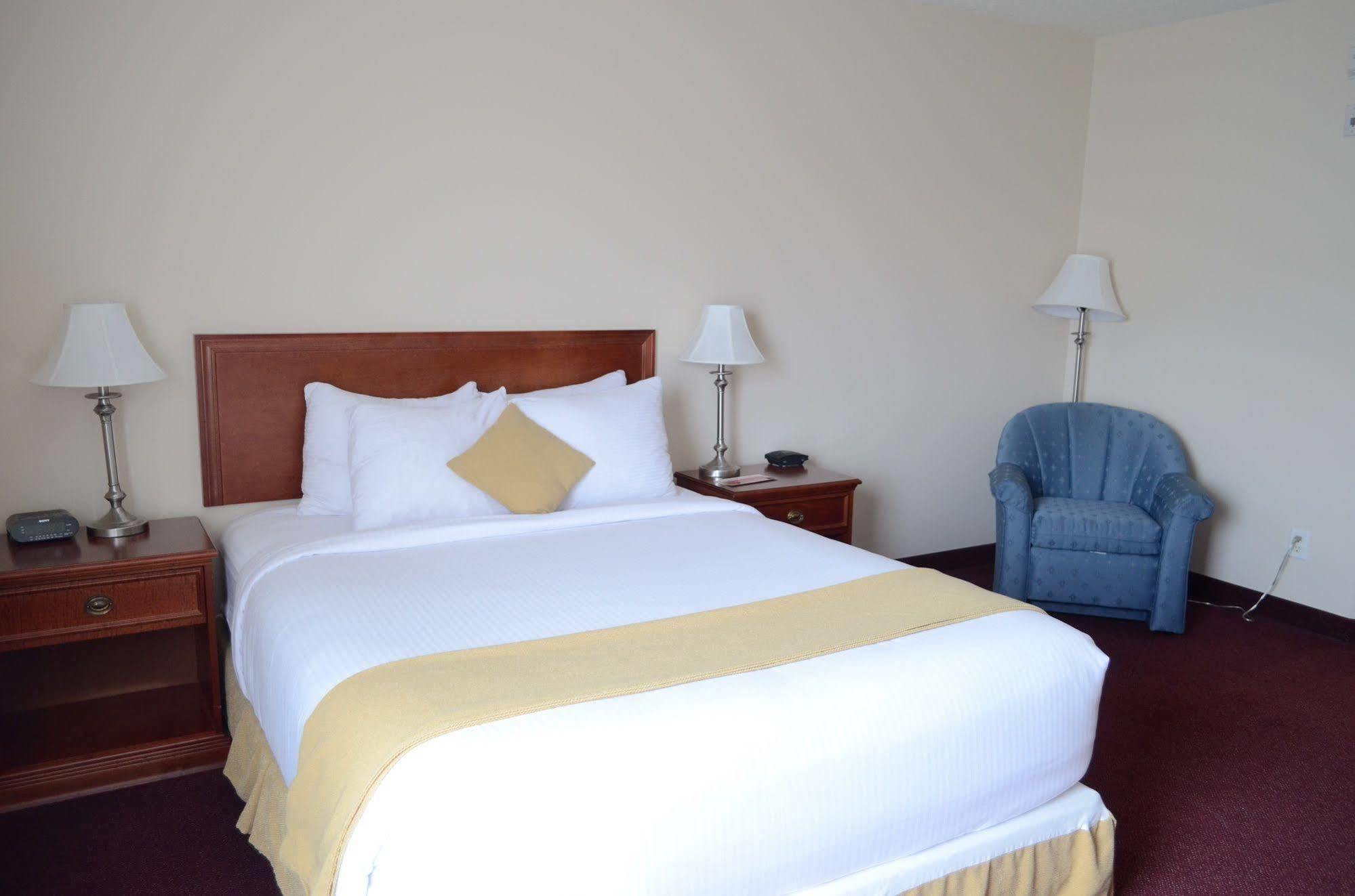 Quality Inn & Suites Edmonton International Airport Ледук Экстерьер фото