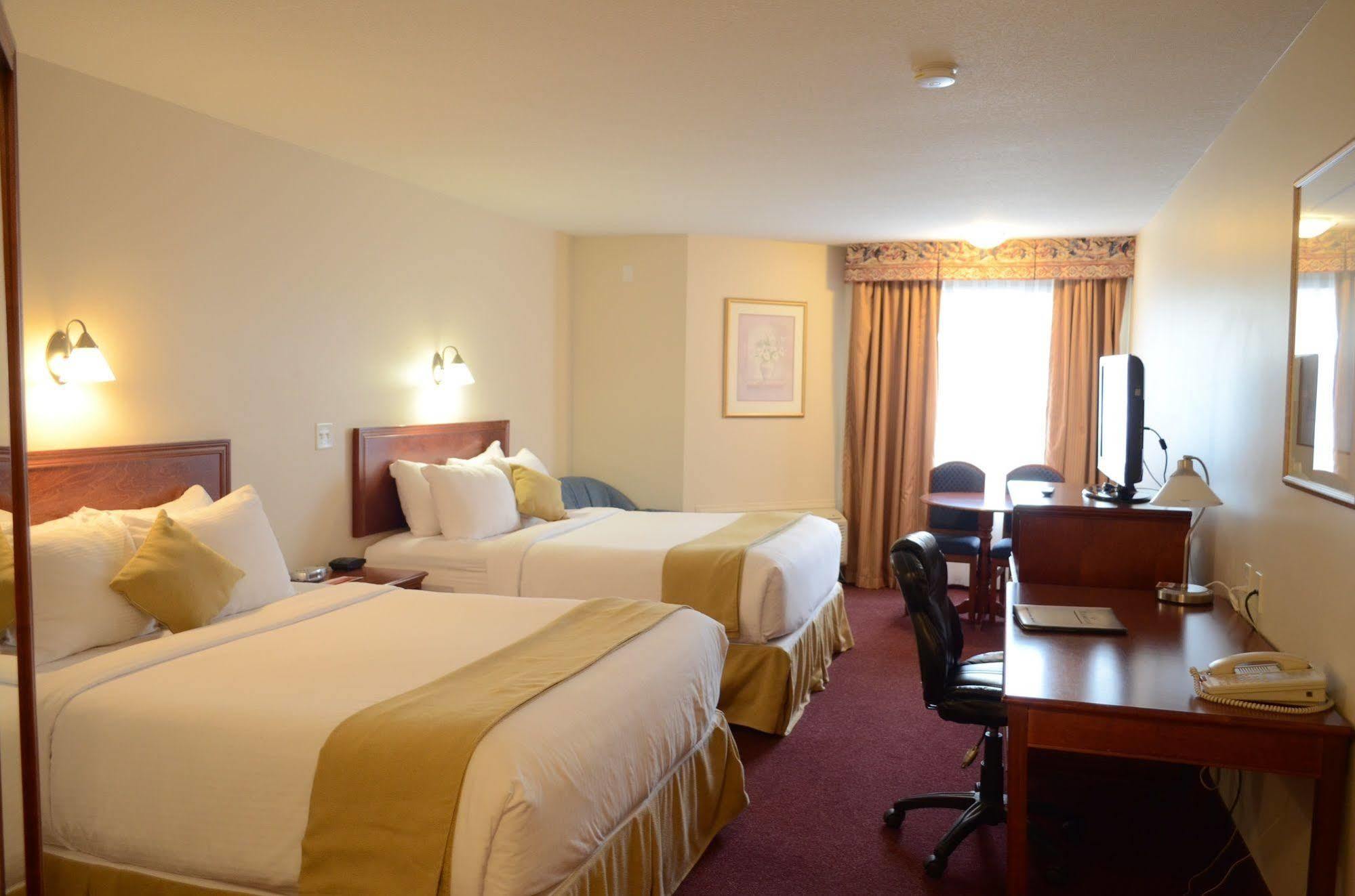 Quality Inn & Suites Edmonton International Airport Ледук Экстерьер фото